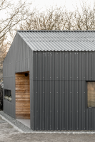 Building with fibre-cement cladding